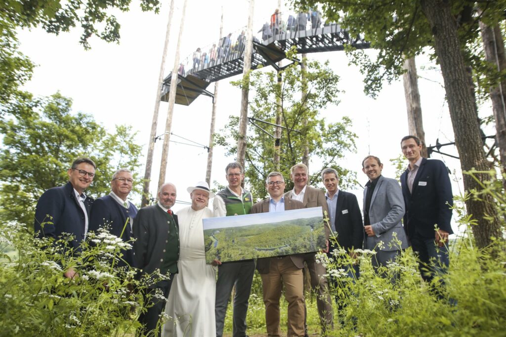 Gruppenfoto der Ehrengäste beim 25 Jahre Nationalpark Thayatal Fest